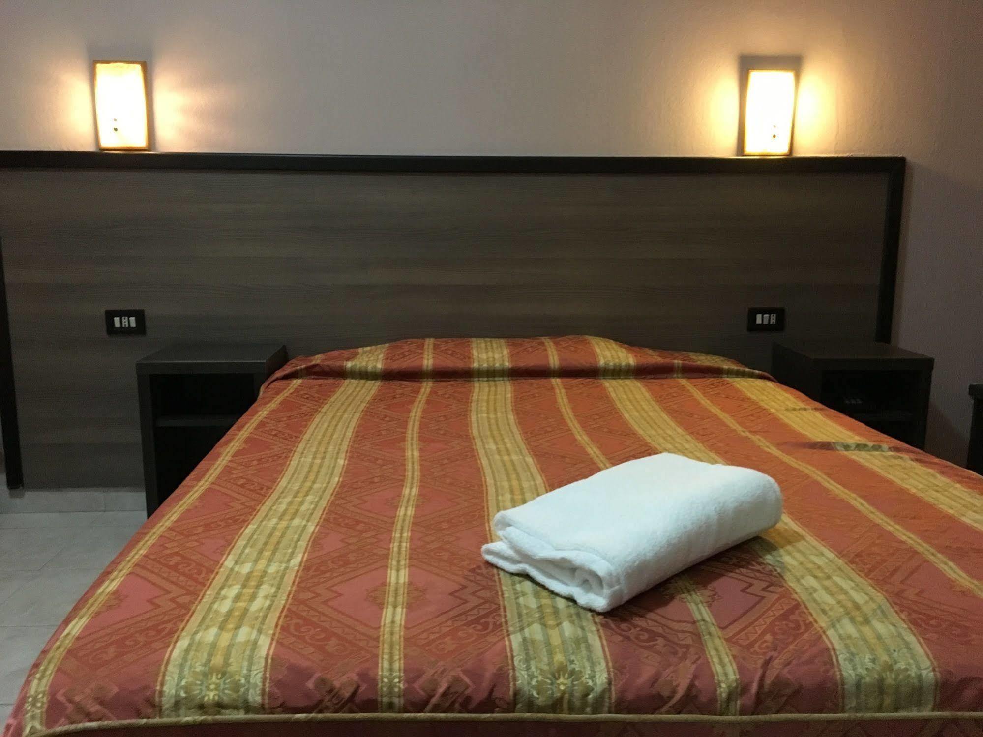 Hotel Salus Milan Luaran gambar