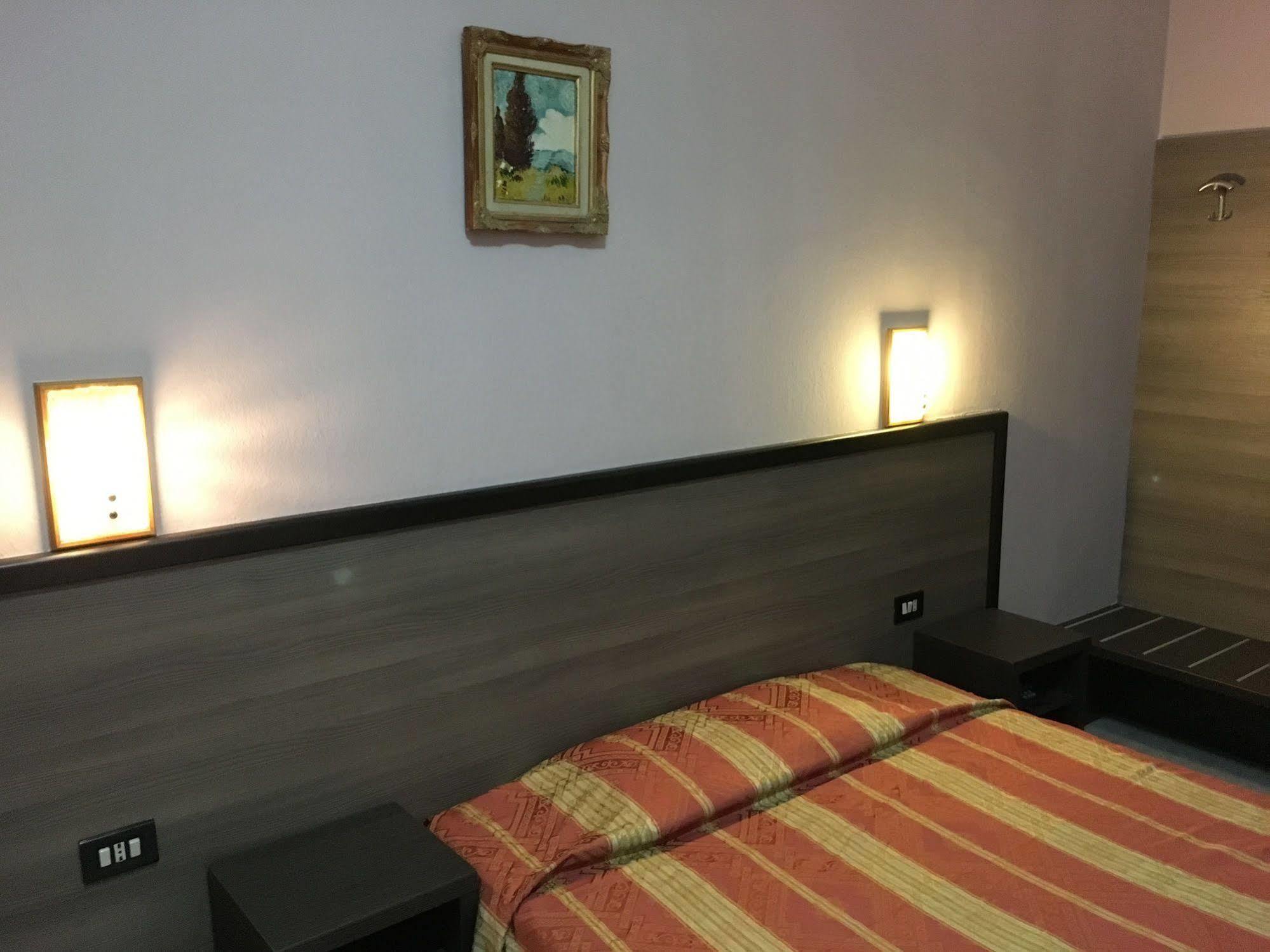 Hotel Salus Milan Luaran gambar